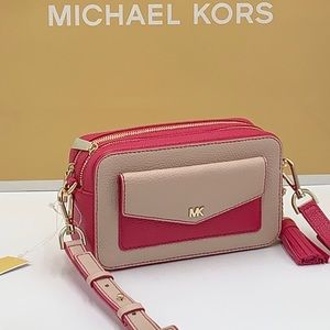 MICHAEL KORS SMALL POCKET CAMERA BAG SOFT PINK COLOR